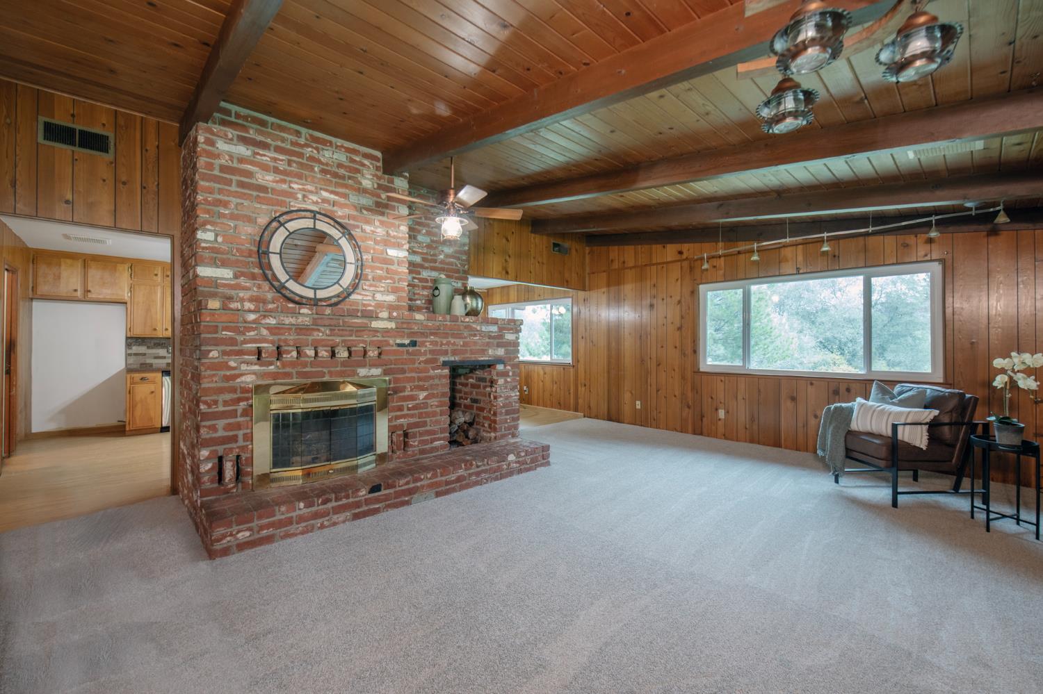 21256 Tollhouse Rd, Clovis, CA 93619