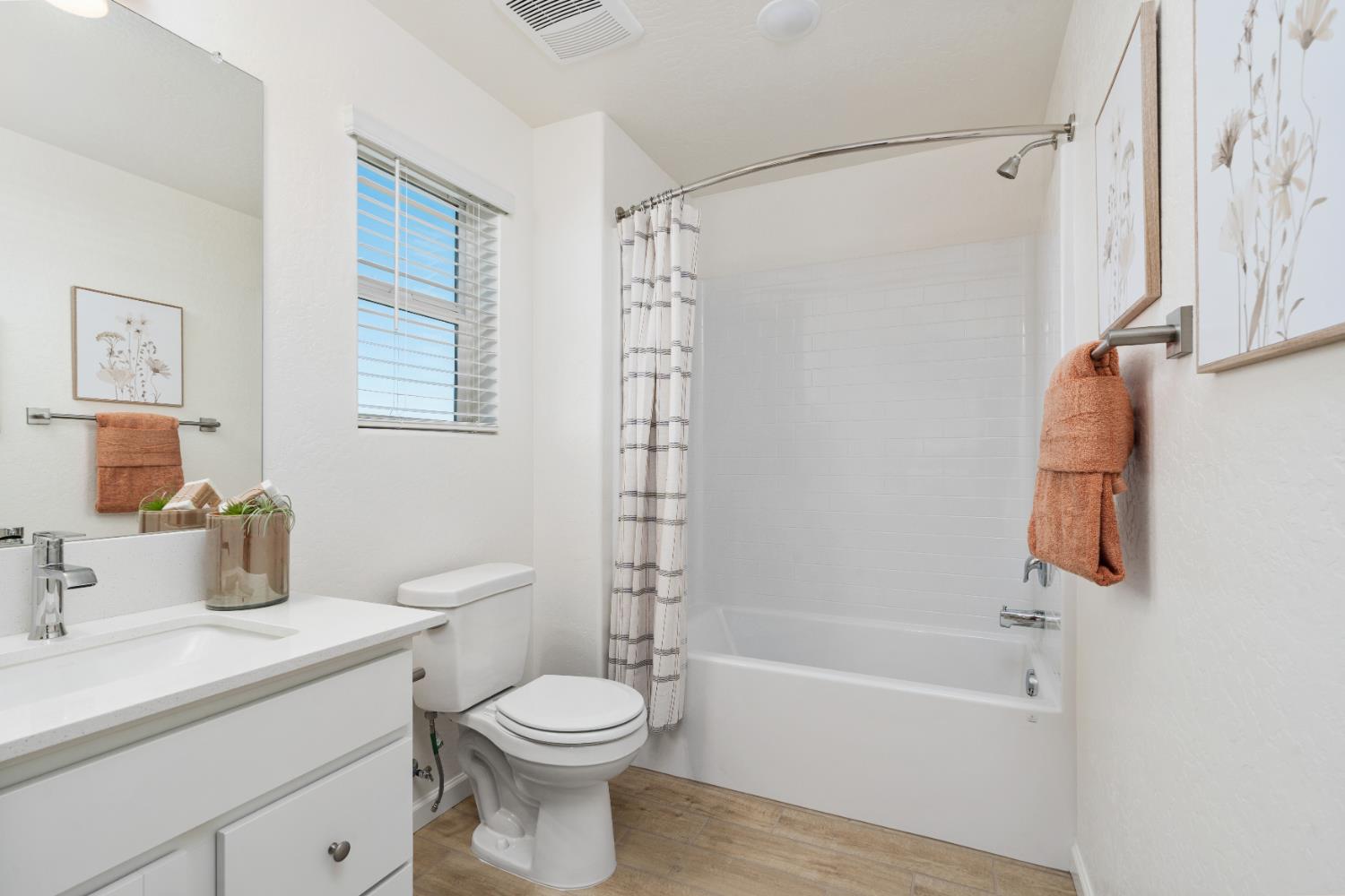 1525 Redbrick Ln, Clovis, CA 93619