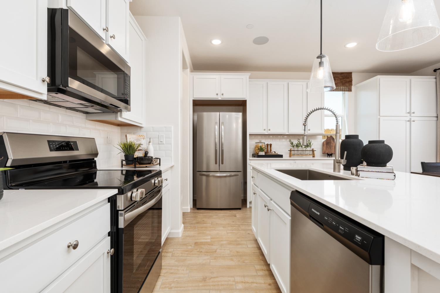 1543 Redbrick Ln, Clovis, CA 93619