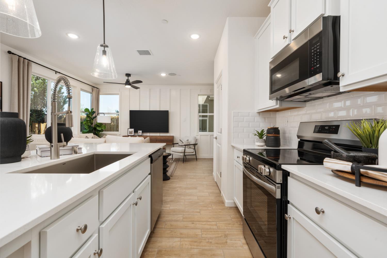 1543 Redbrick Ln, Clovis, CA 93619