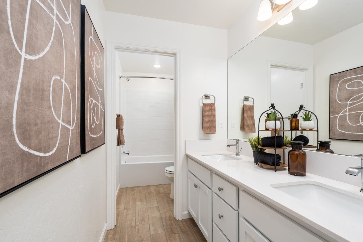 1501 Redbrick Ln, Clovis, CA 93619