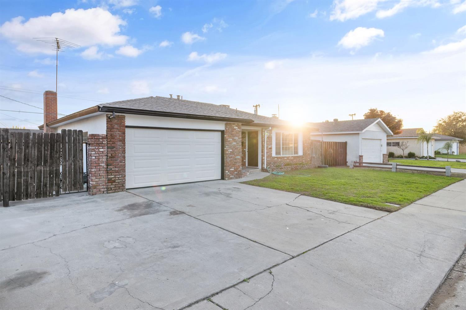 552 W Rialto Ave, Clovis, CA 93612