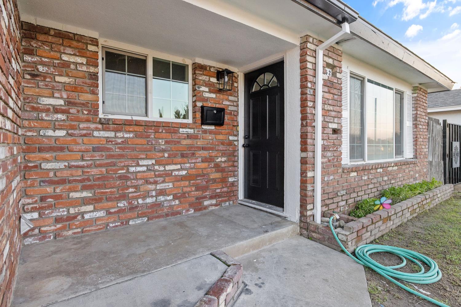 552 W Rialto Ave, Clovis, CA 93612