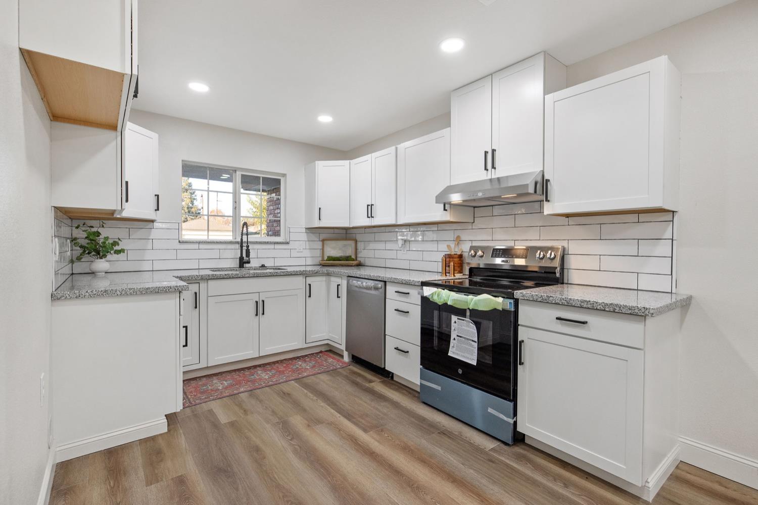 552 W Rialto Ave, Clovis, CA 93612