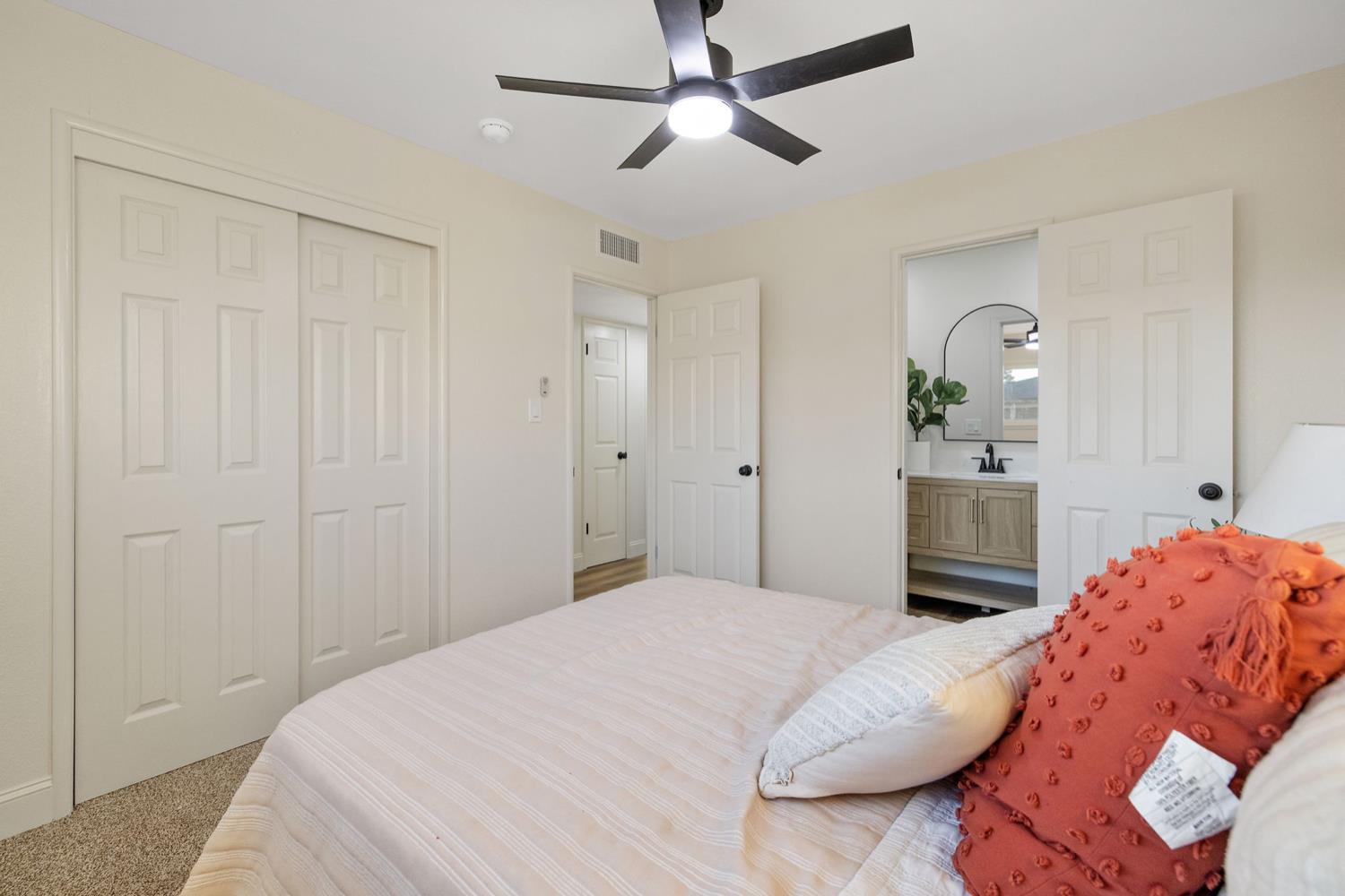 552 W Rialto Ave, Clovis, CA 93612