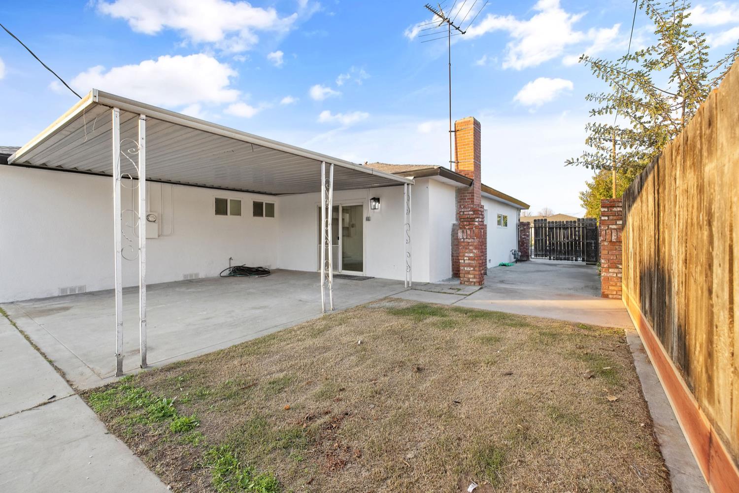 552 W Rialto Ave, Clovis, CA 93612