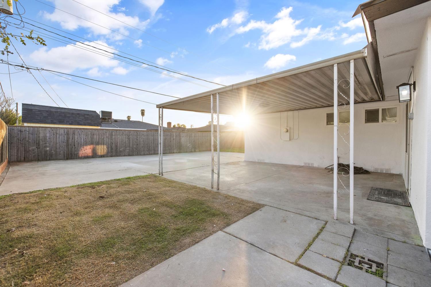 552 W Rialto Ave, Clovis, CA 93612