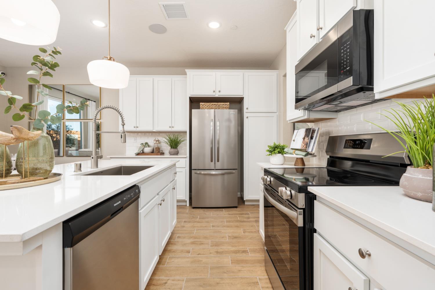 1519 Redbrick Ln, Clovis, CA 93619