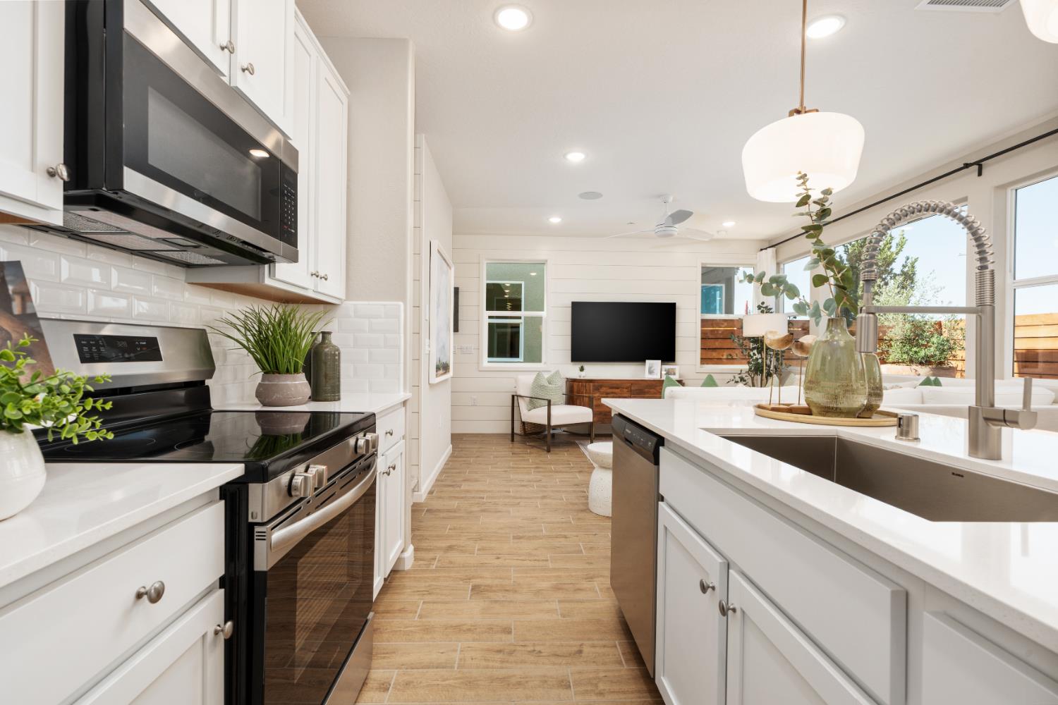 1519 Redbrick Ln, Clovis, CA 93619