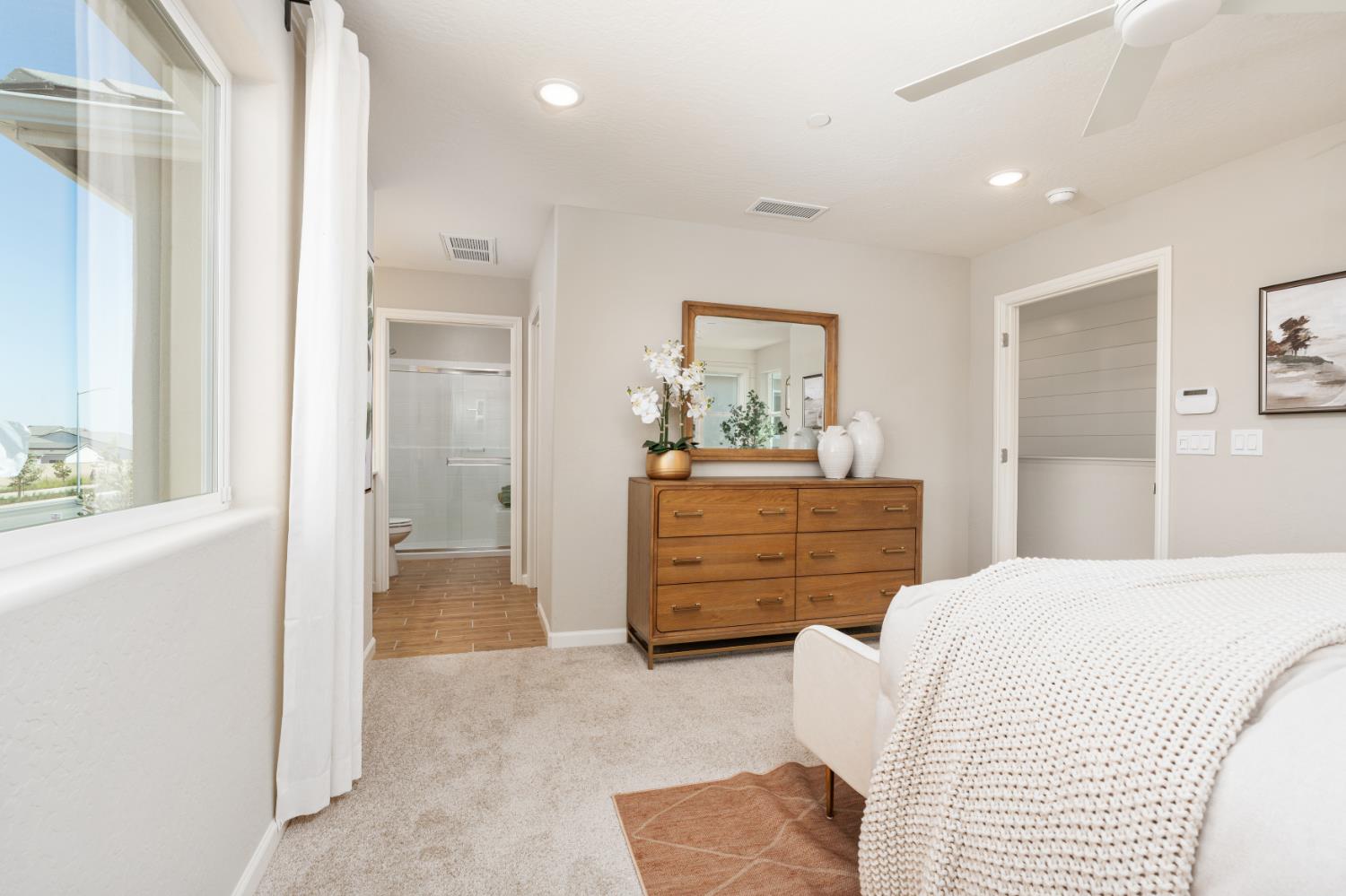 1519 Redbrick Ln, Clovis, CA 93619