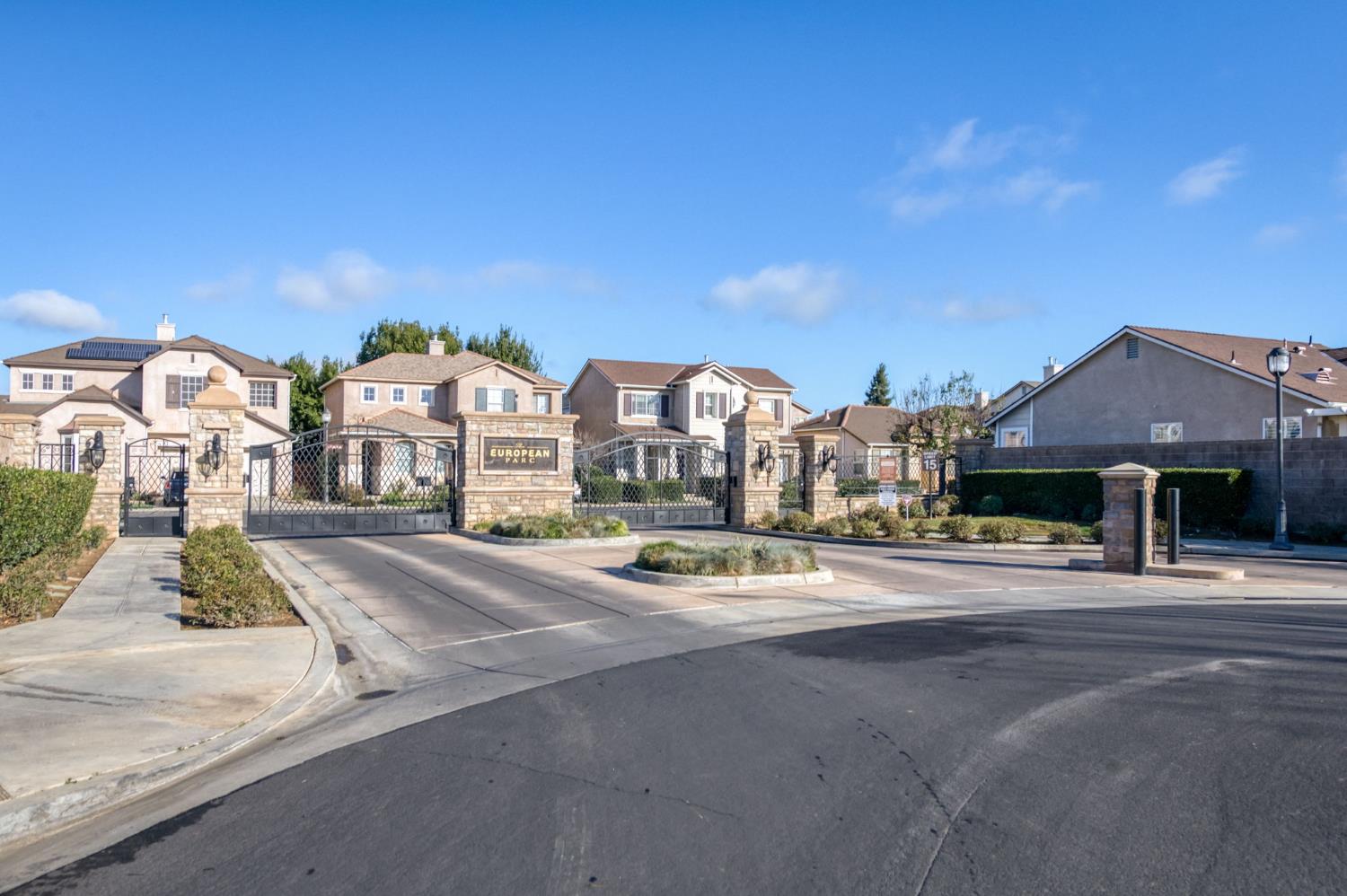 673 W Fontaine Ln, Clovis, CA 93619