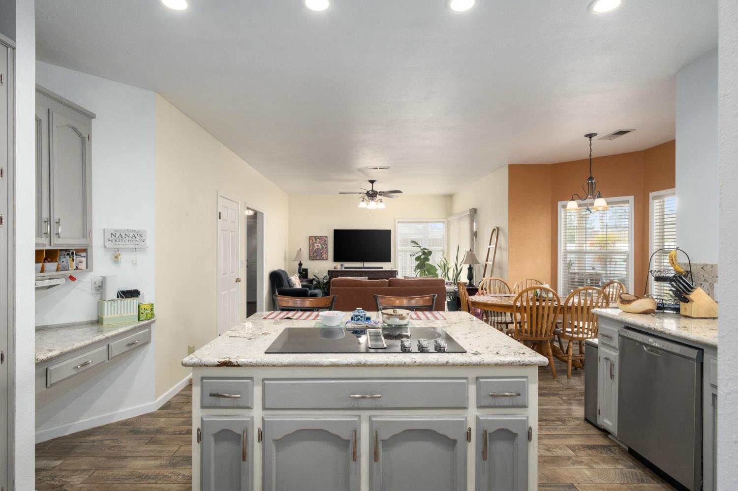 3060 Evergreen Ave, Clovis, CA 93611