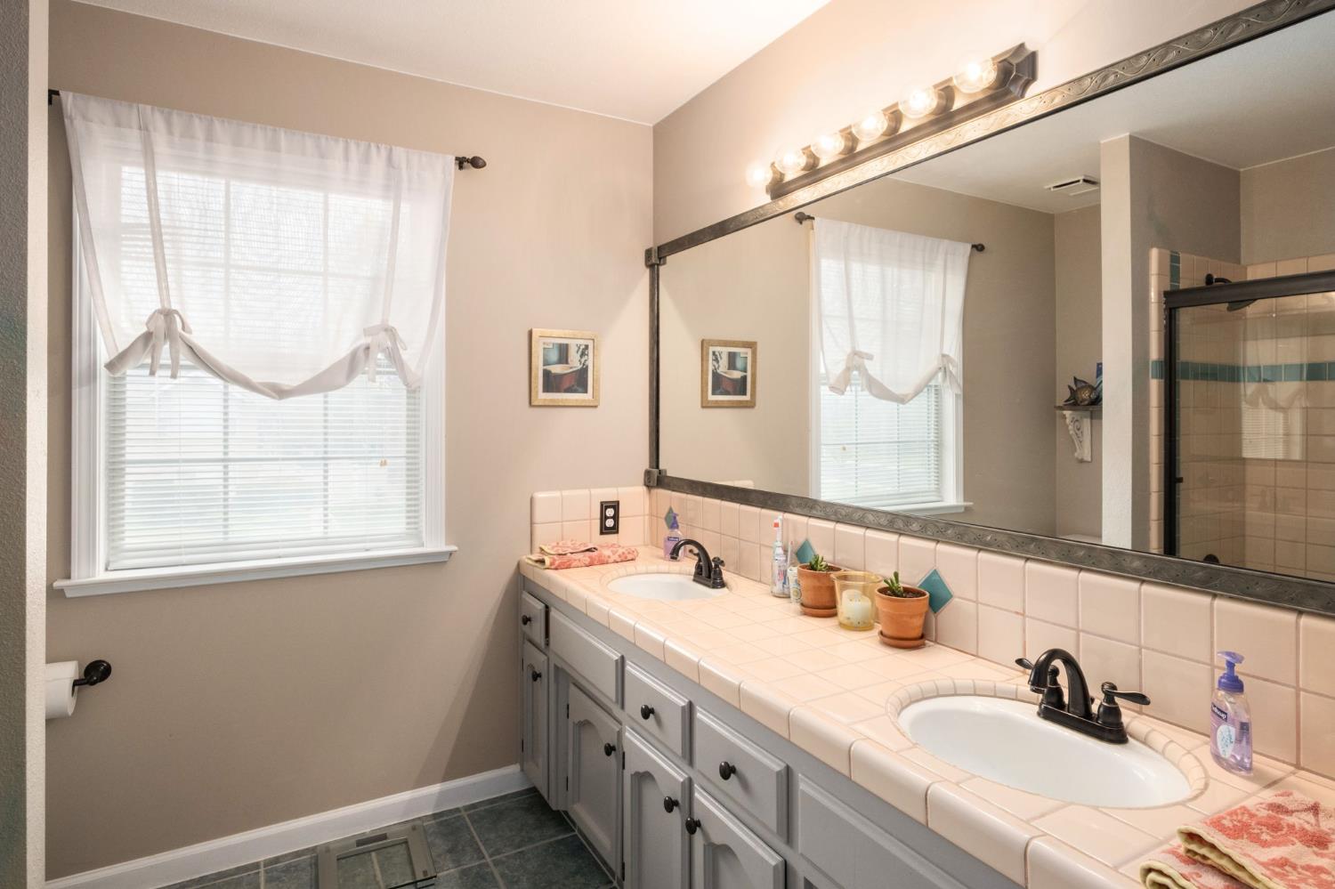 3060 Evergreen Ave, Clovis, CA 93611