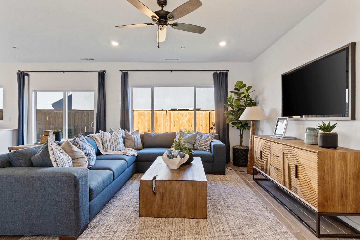 1059 Springtime Ave, Clovis, CA 93619