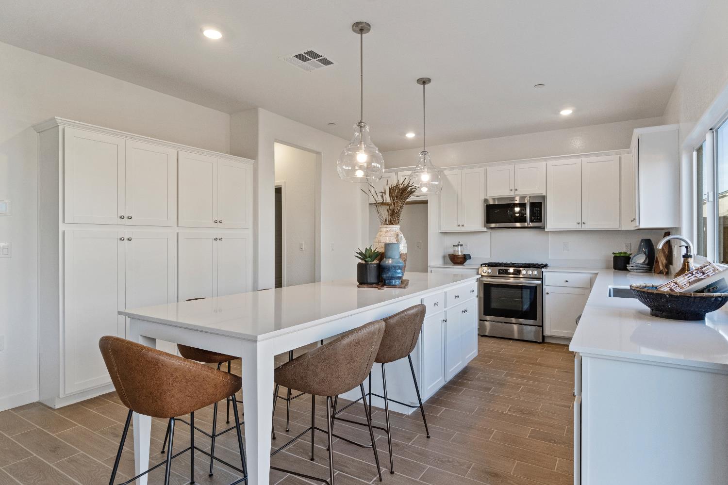 1059 Springtime Ave, Clovis, CA 93619