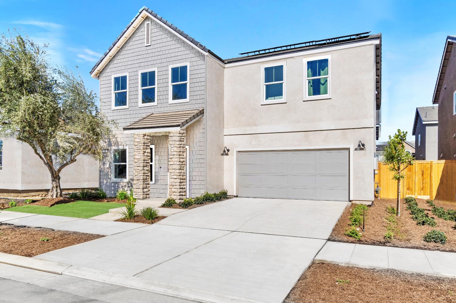 1053 Springtime Ave, Clovis, CA 93619