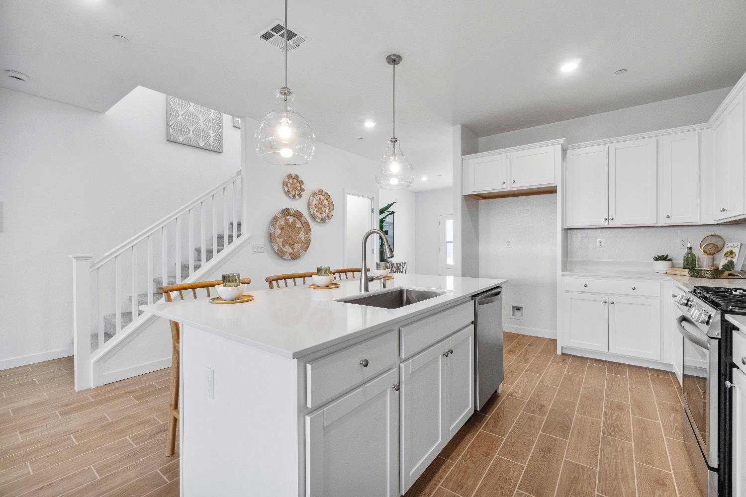 1053 Springtime Ave, Clovis, CA 93619