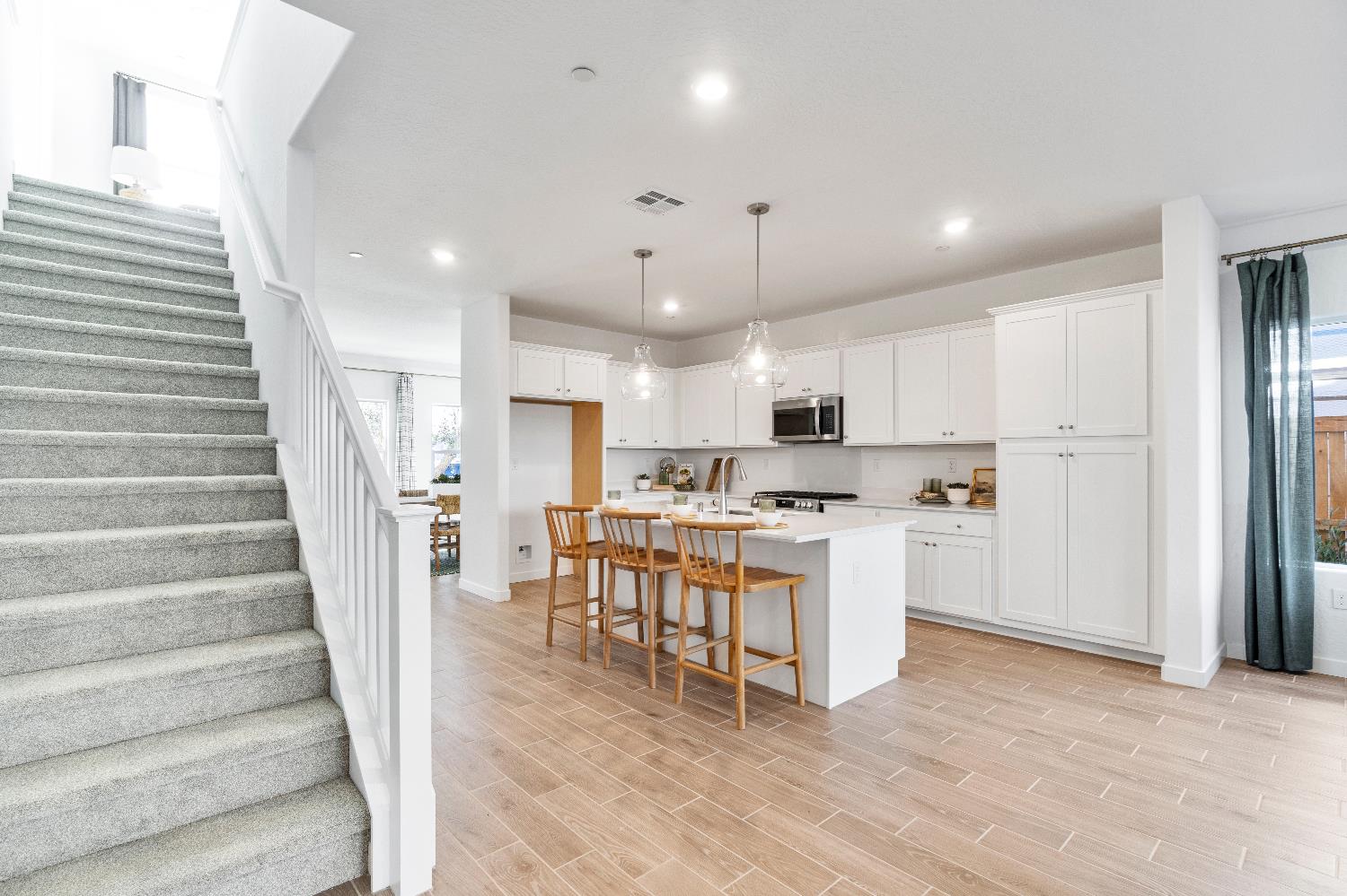 1053 Springtime Ave, Clovis, CA 93619