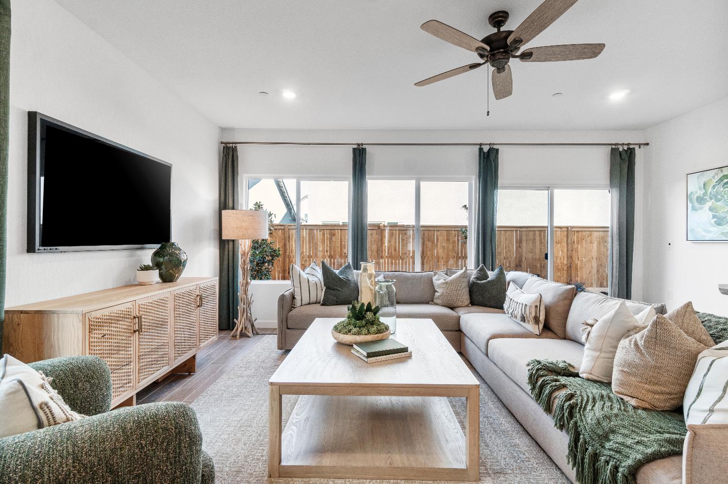 1053 Springtime Ave, Clovis, CA 93619