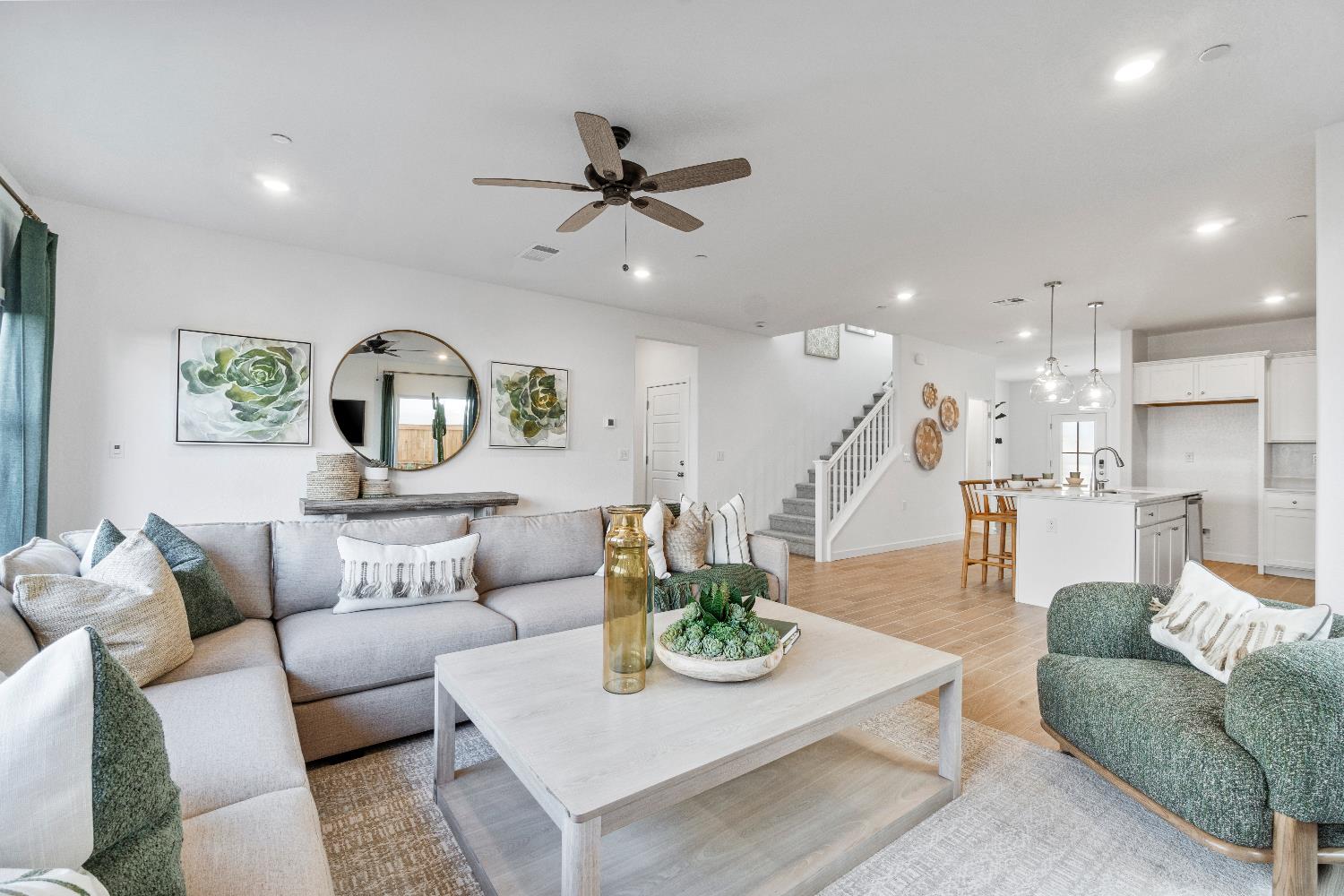 1053 Springtime Ave, Clovis, CA 93619