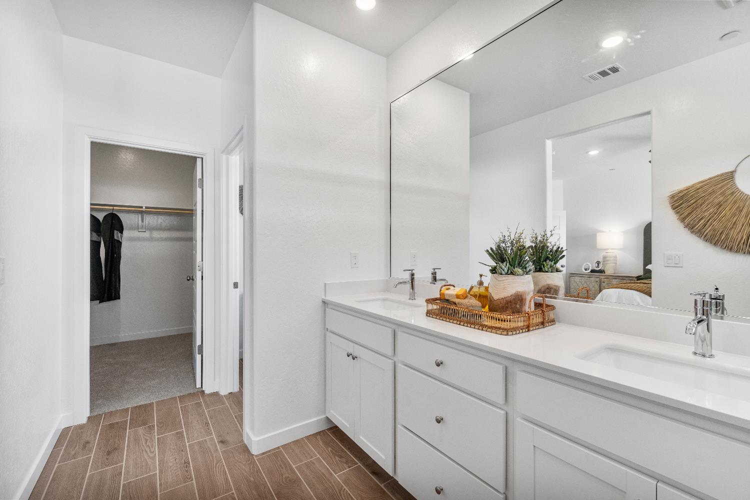 1053 Springtime Ave, Clovis, CA 93619