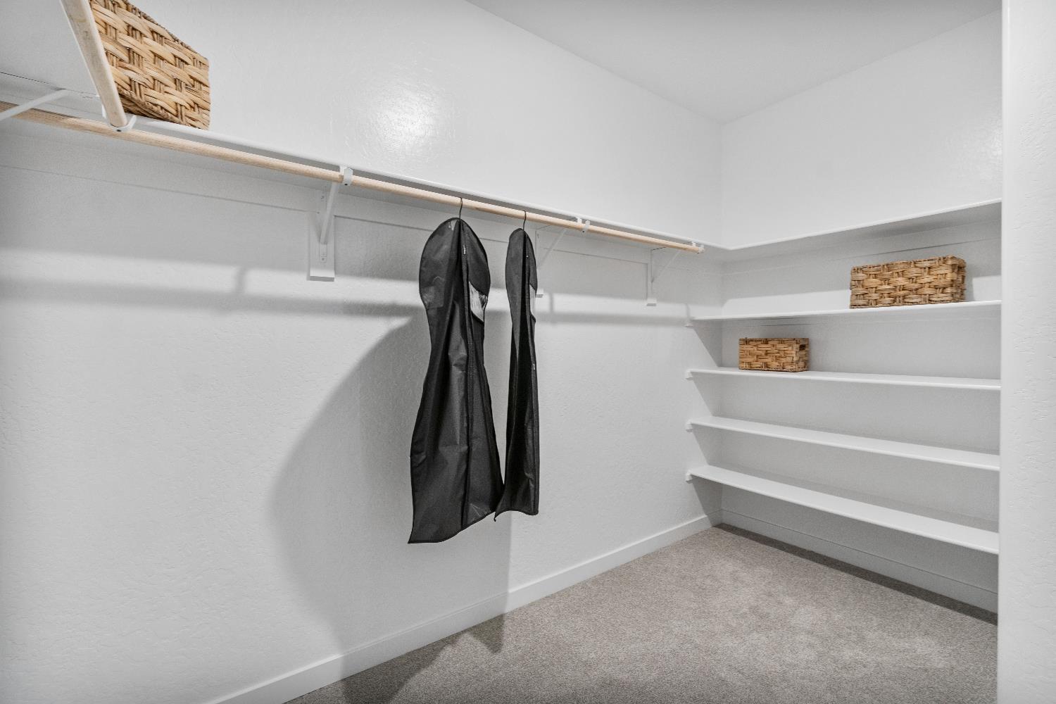 1053 Springtime Ave, Clovis, CA 93619