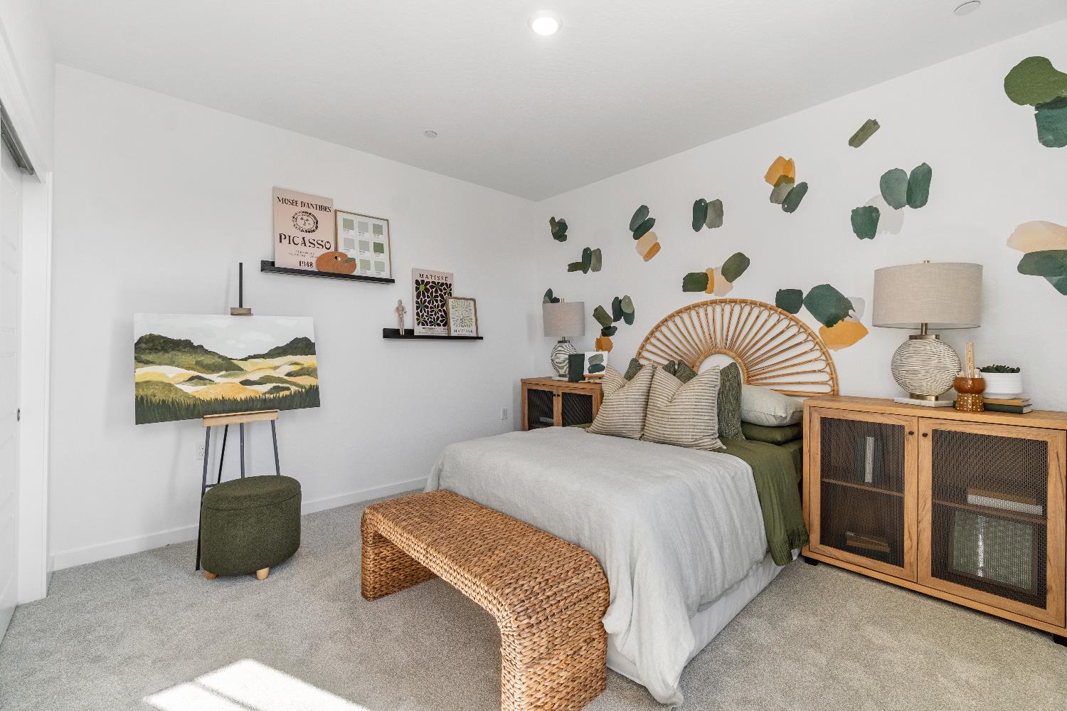 1053 Springtime Ave, Clovis, CA 93619