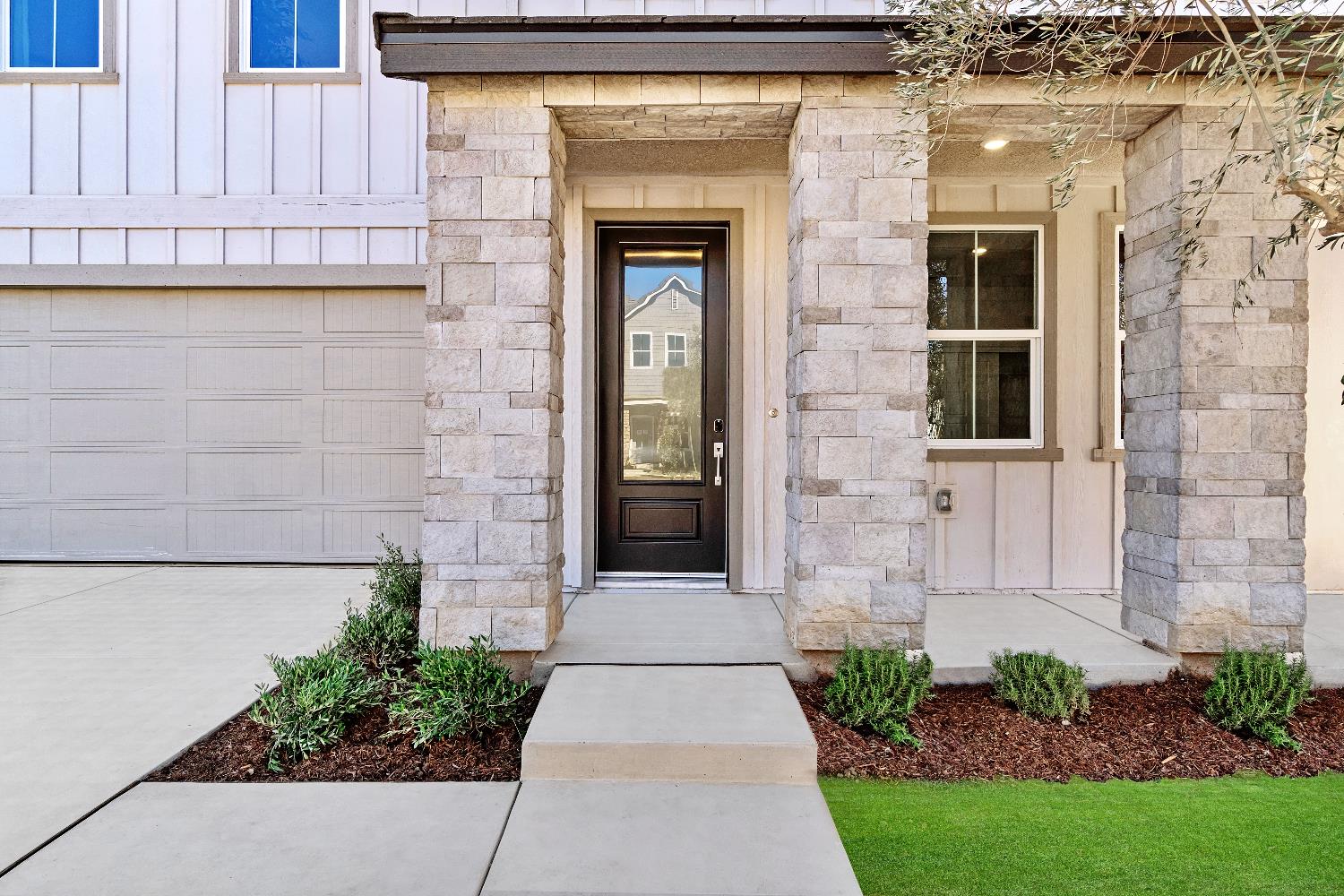 1046 Springtime Ave, Clovis, CA 93619