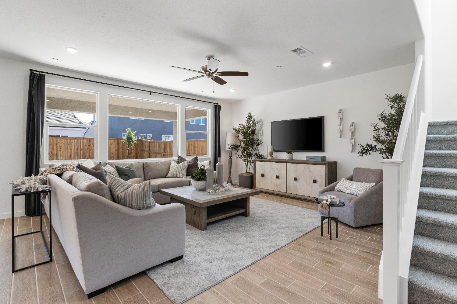 1046 Springtime Ave, Clovis, CA 93619