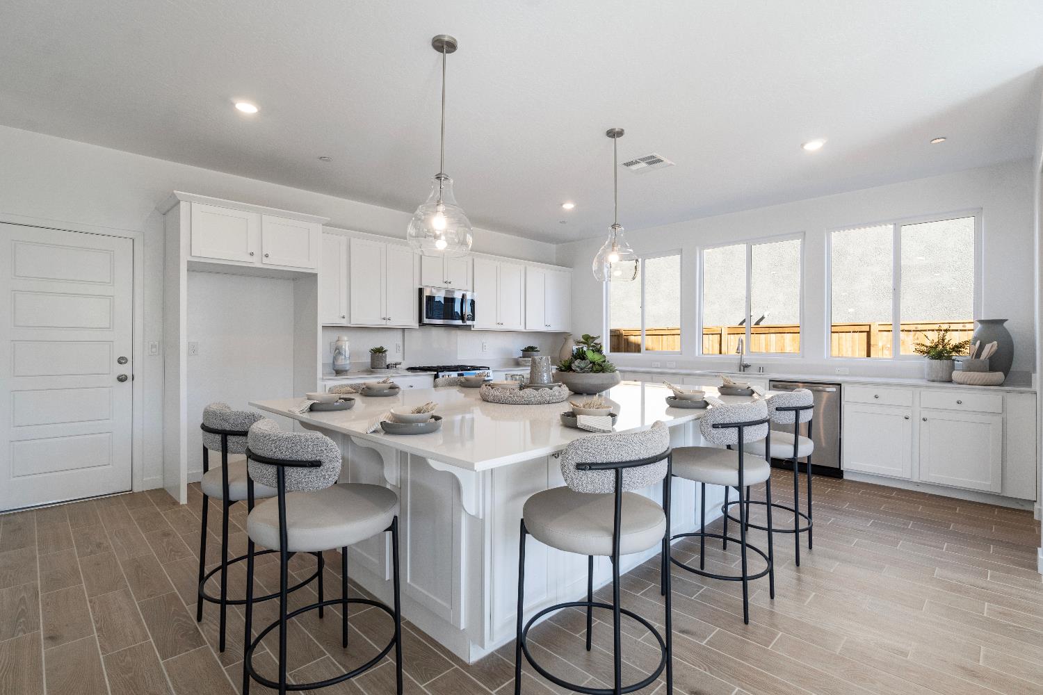 1046 Springtime Ave, Clovis, CA 93619