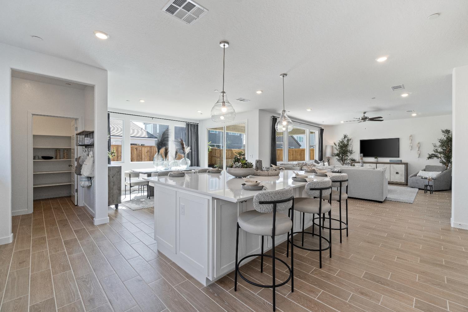 1046 Springtime Ave, Clovis, CA 93619