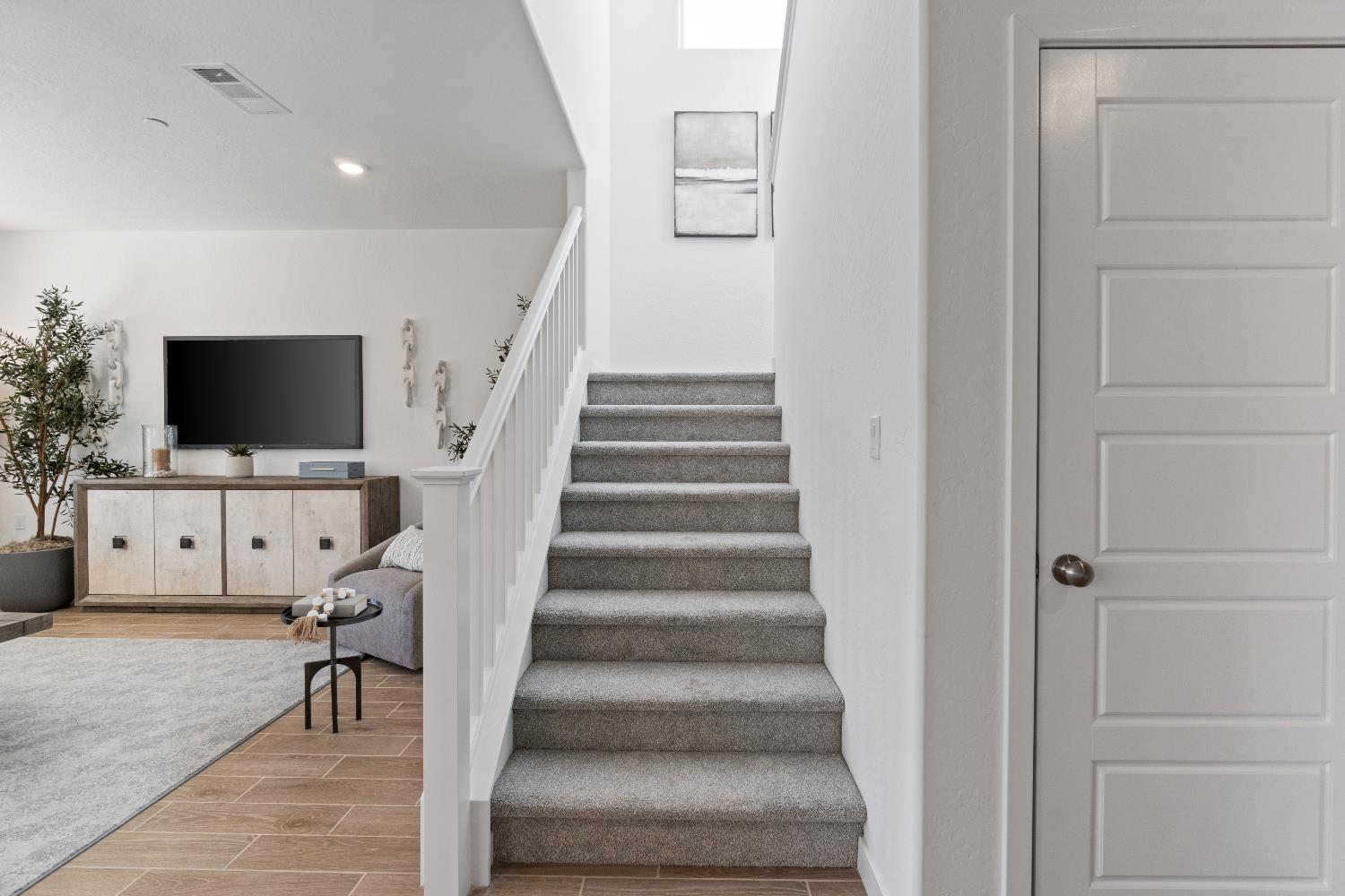 1046 Springtime Ave, Clovis, CA 93619