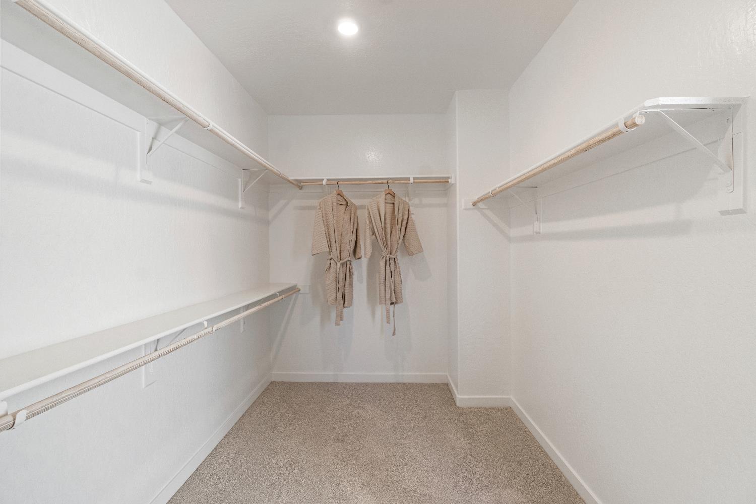 1046 Springtime Ave, Clovis, CA 93619