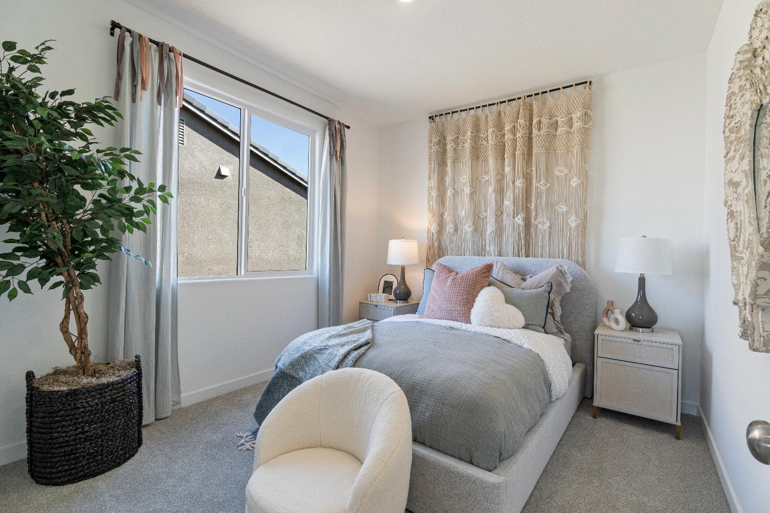 1046 Springtime Ave, Clovis, CA 93619