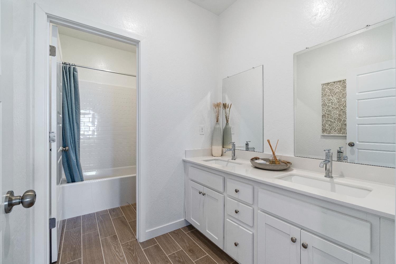 1046 Springtime Ave, Clovis, CA 93619