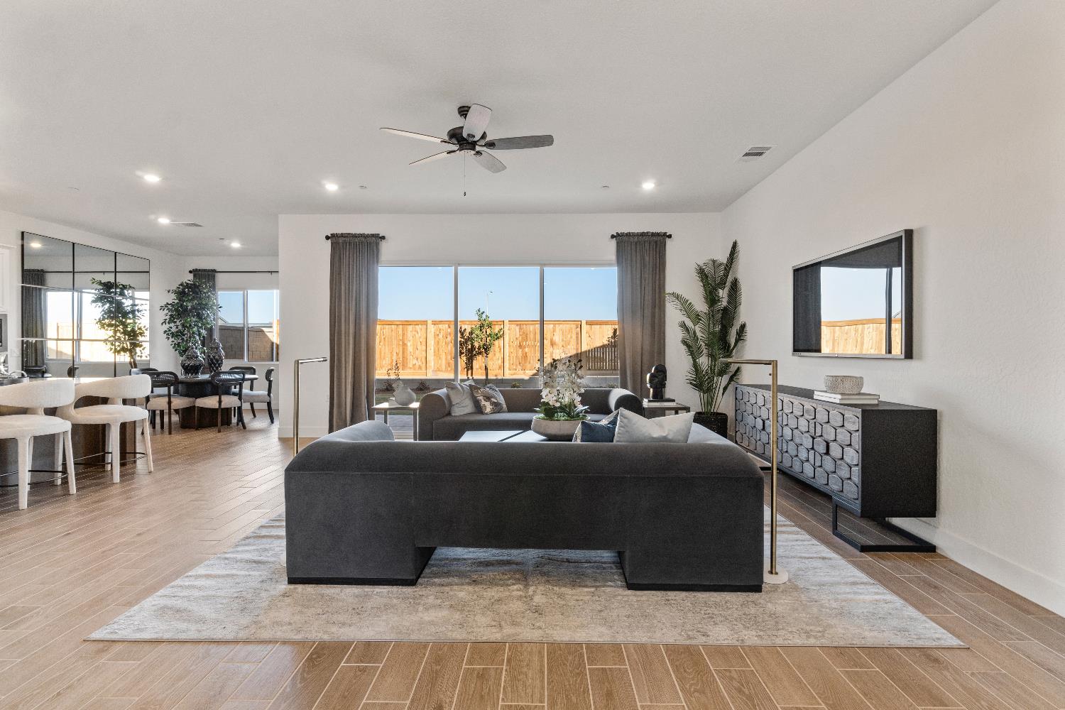 2291 N Argyle Ave, Clovis, CA 93619