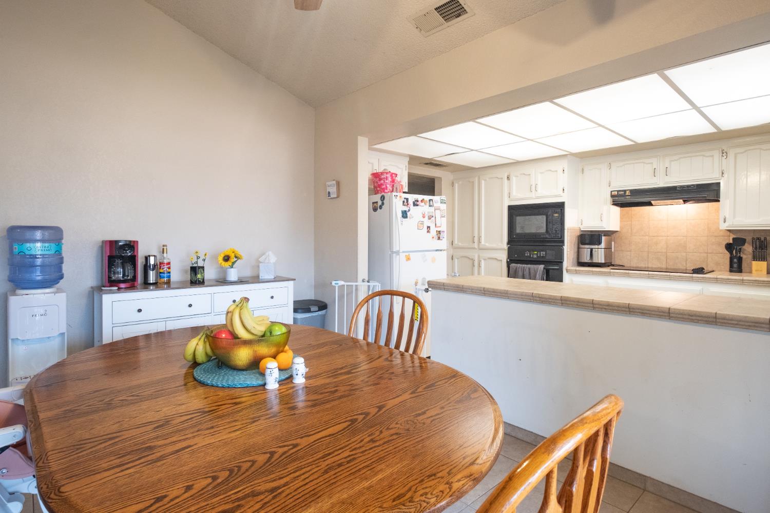 1855 Vartikian Ave, Clovis, CA 93611