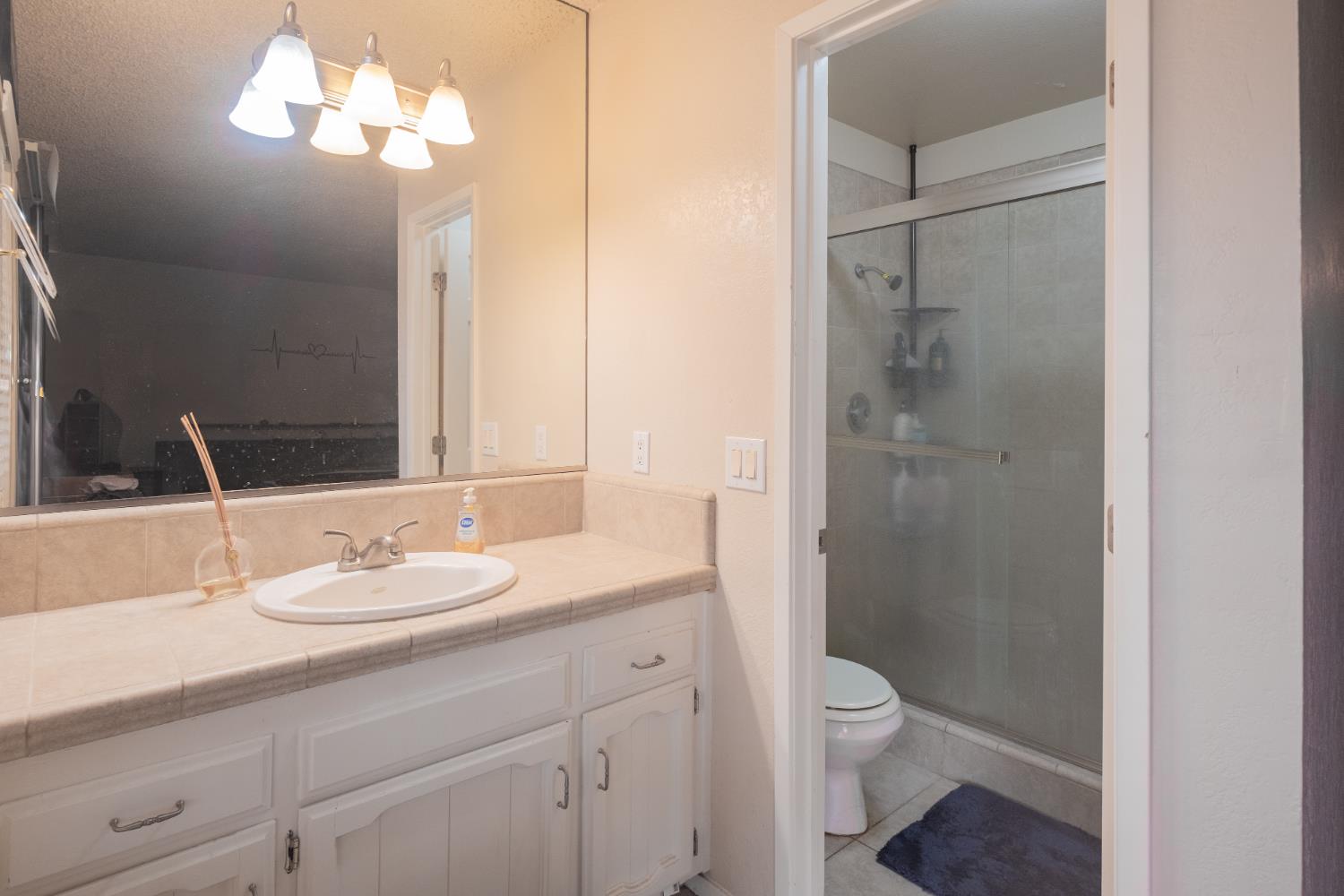 1855 Vartikian Ave, Clovis, CA 93611