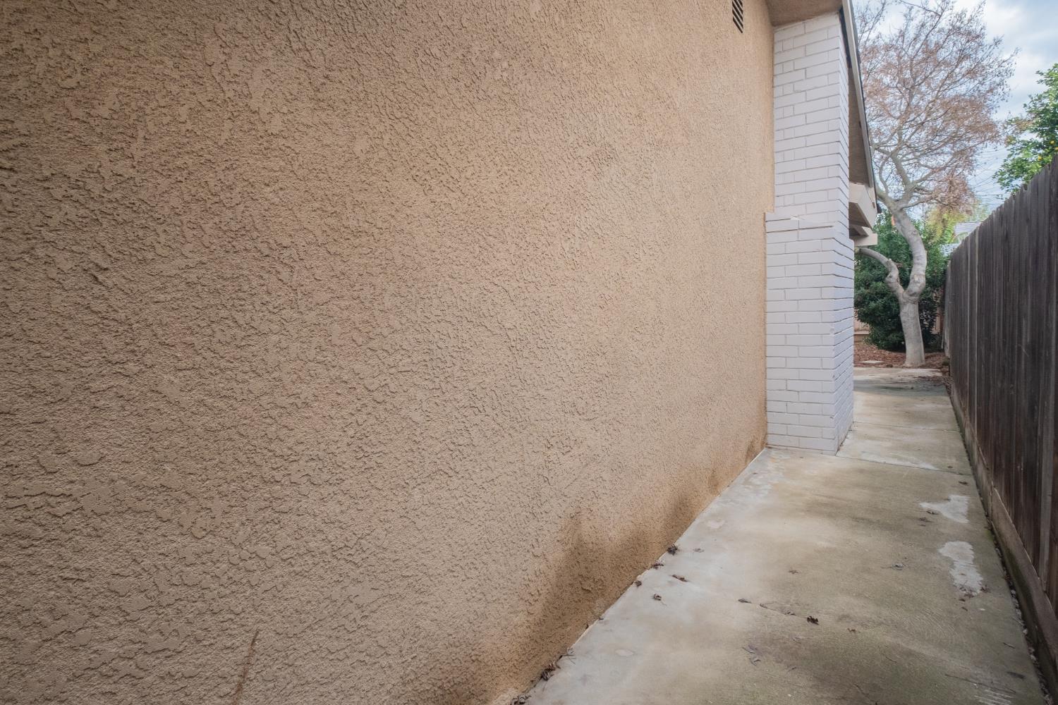 1855 Vartikian Ave, Clovis, CA 93611