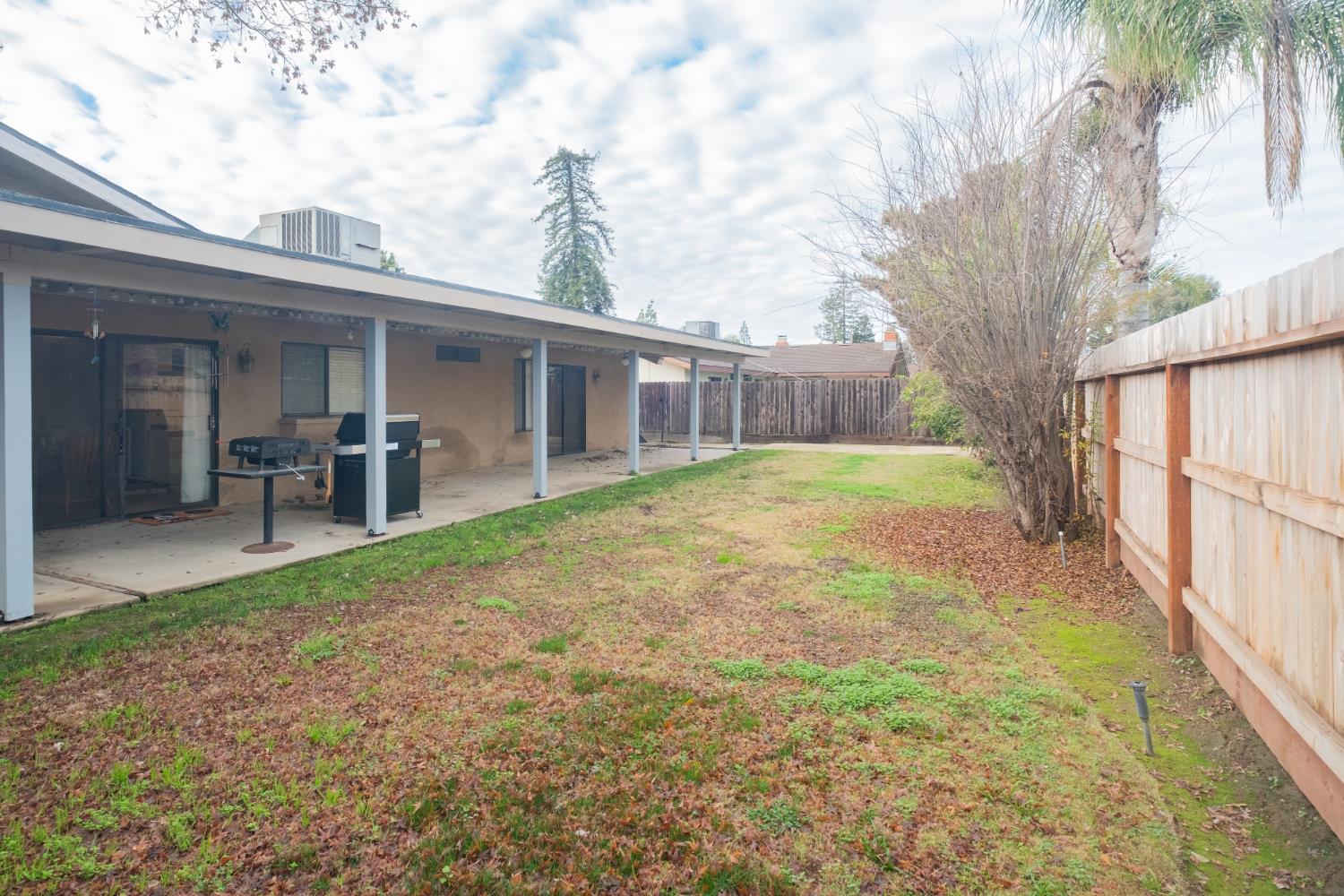 1855 Vartikian Ave, Clovis, CA 93611