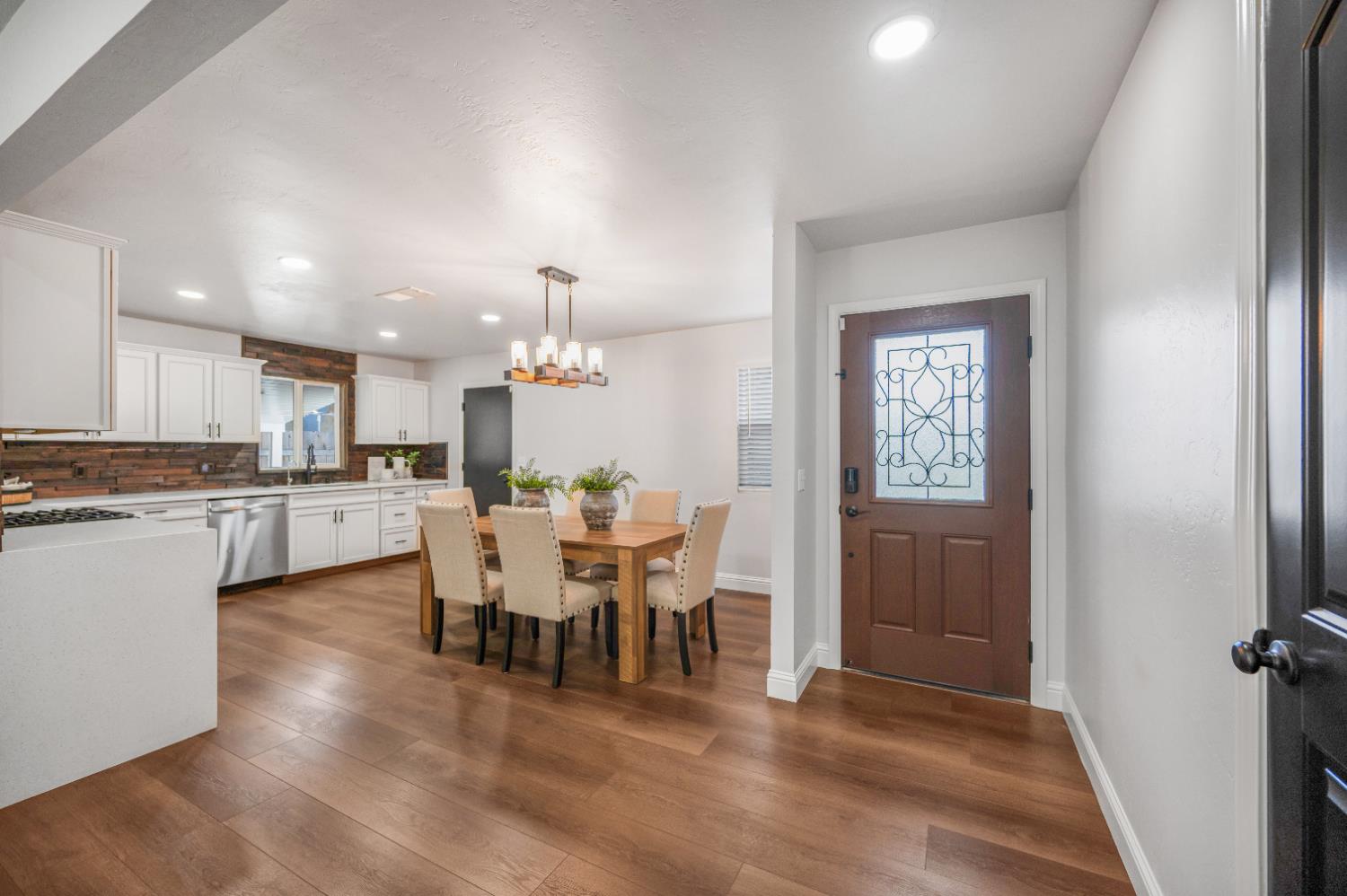 1521 Stanford Ave, Clovis, CA 93611