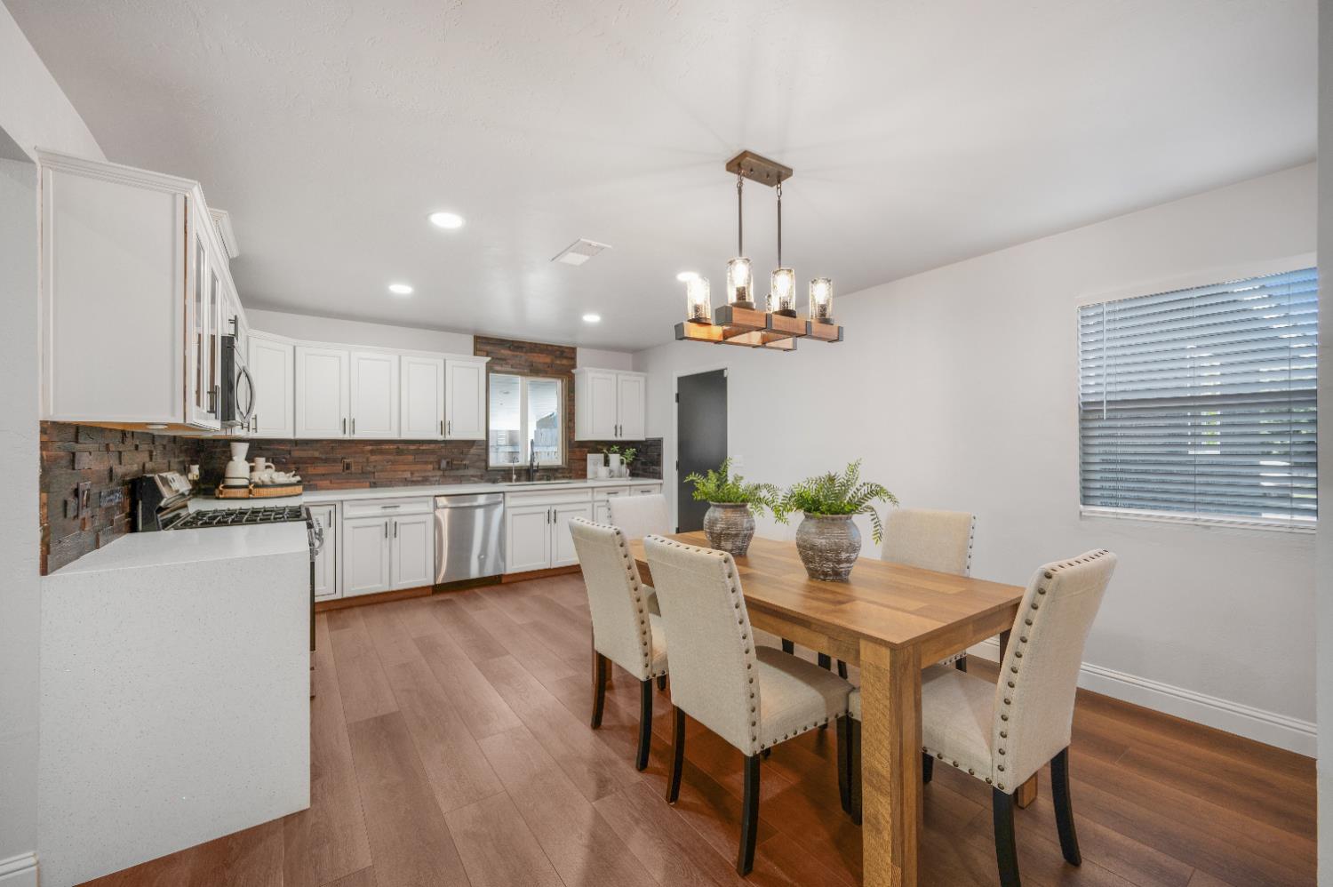 1521 Stanford Ave, Clovis, CA 93611