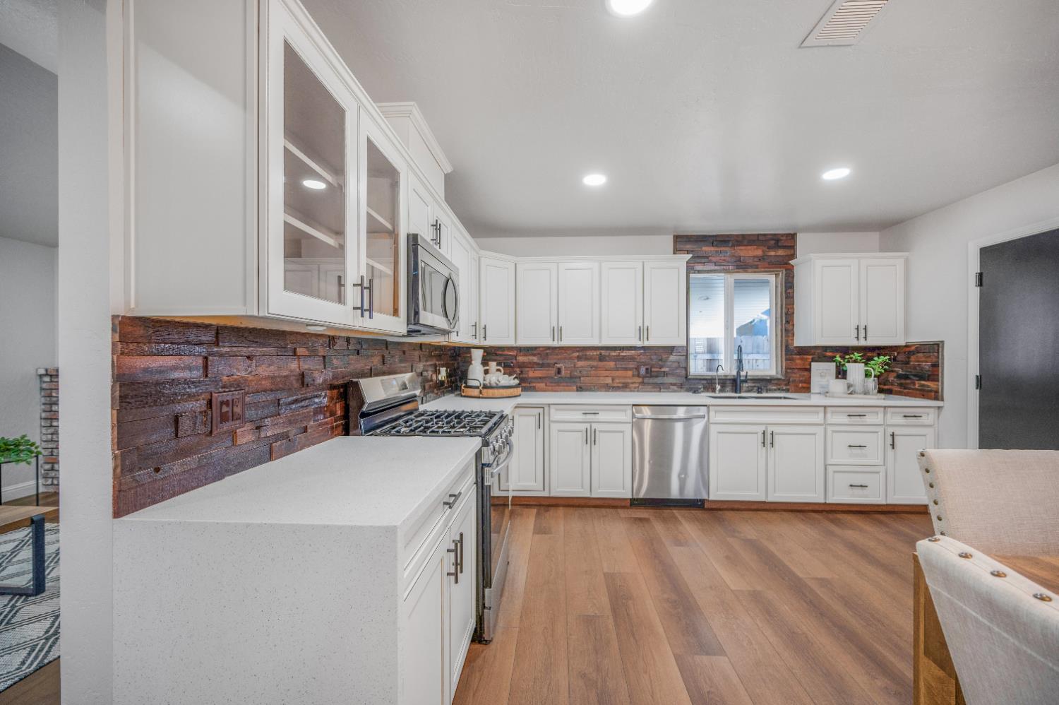 1521 Stanford Ave, Clovis, CA 93611