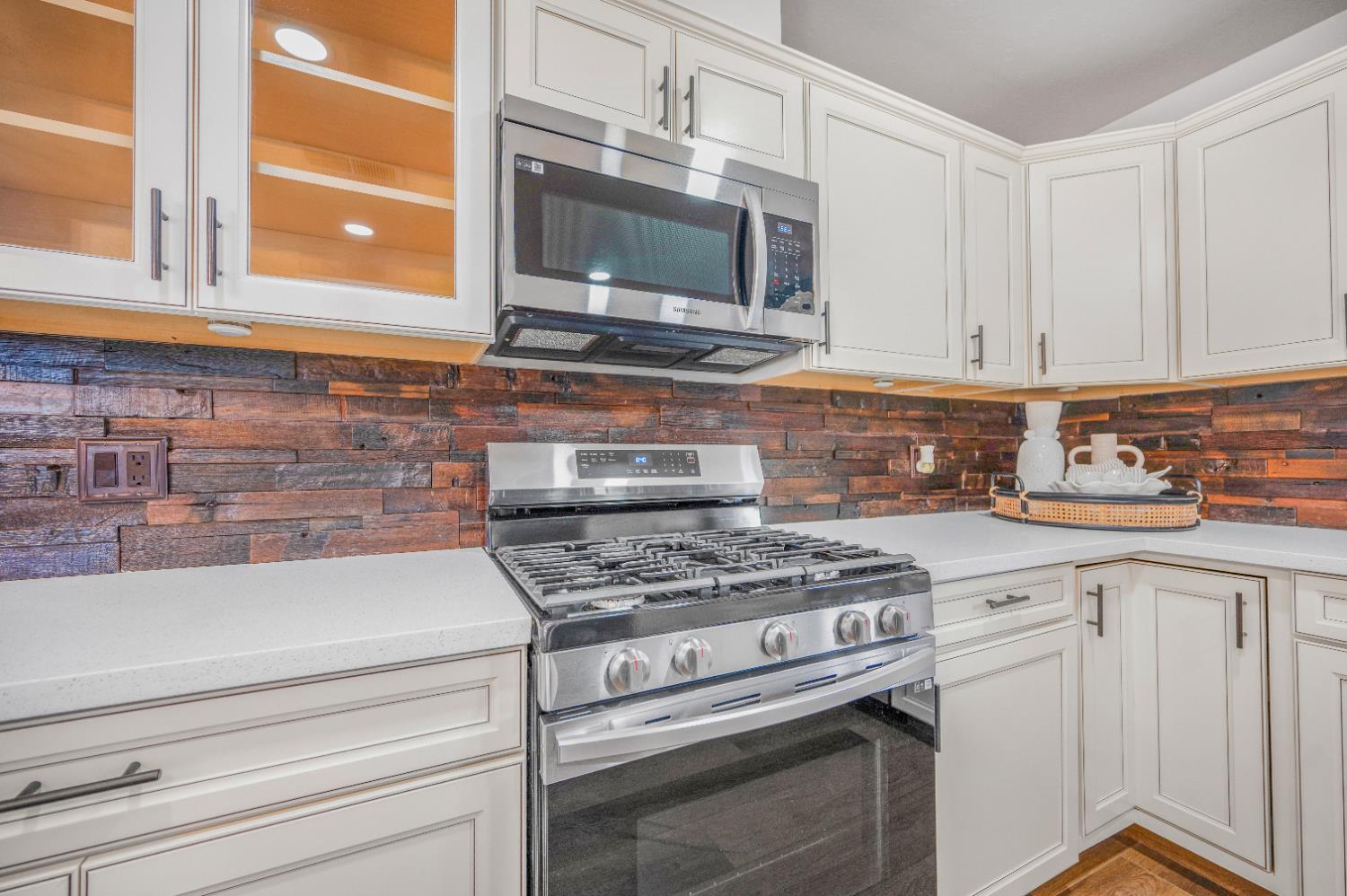 1521 Stanford Ave, Clovis, CA 93611