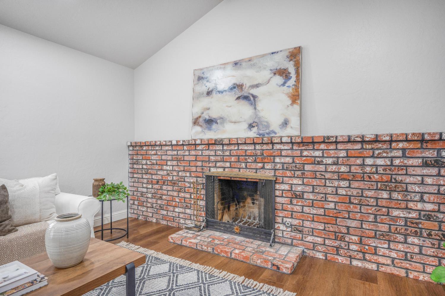 1521 Stanford Ave, Clovis, CA 93611