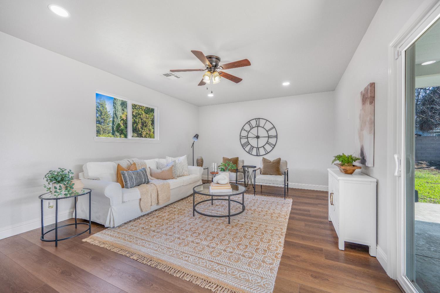 1521 Stanford Ave, Clovis, CA 93611