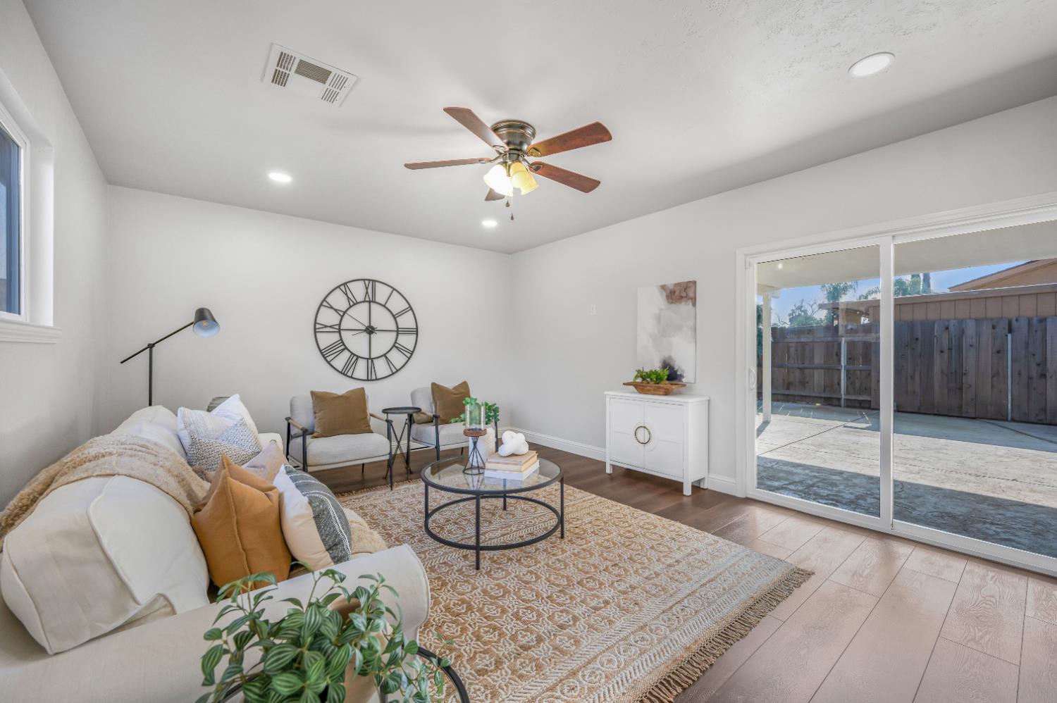 1521 Stanford Ave, Clovis, CA 93611