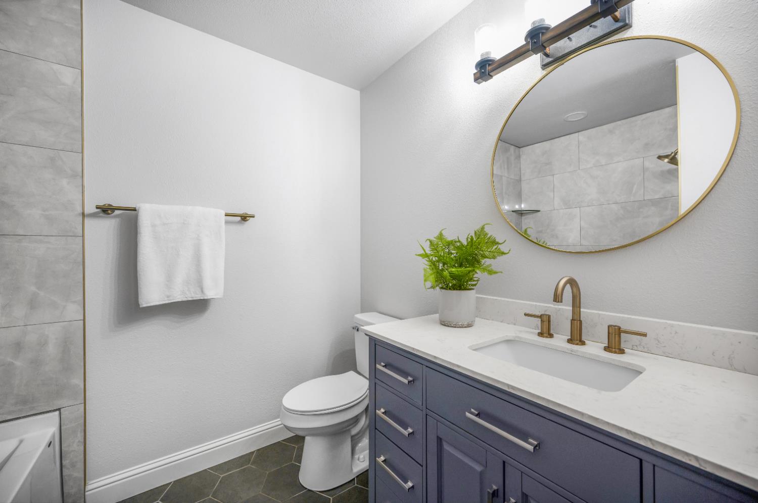 1521 Stanford Ave, Clovis, CA 93611