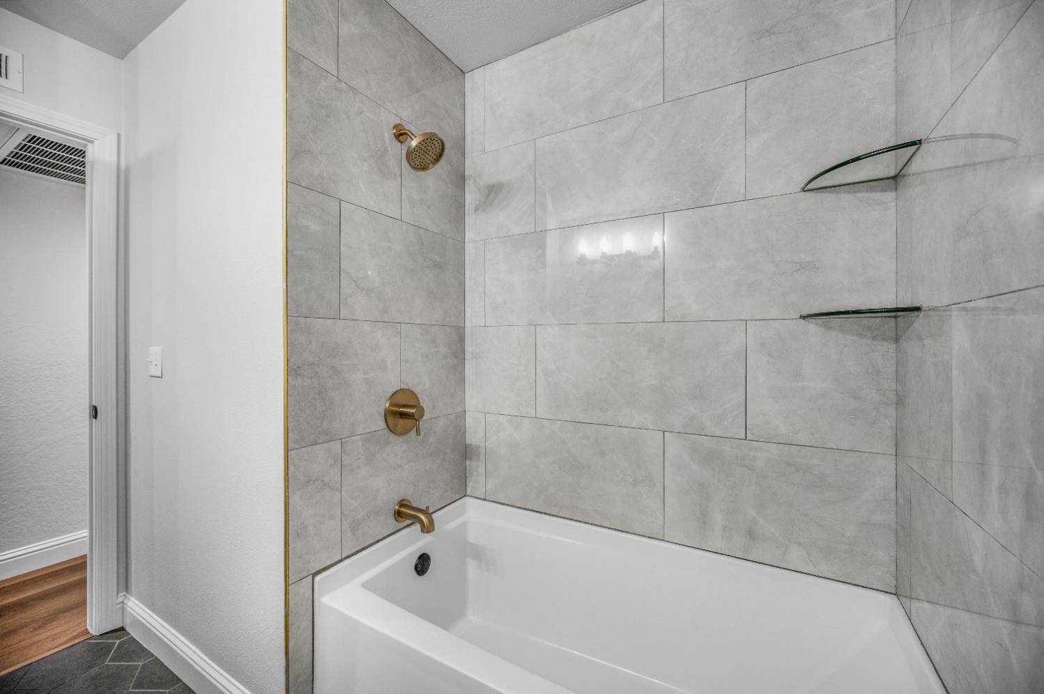 1521 Stanford Ave, Clovis, CA 93611