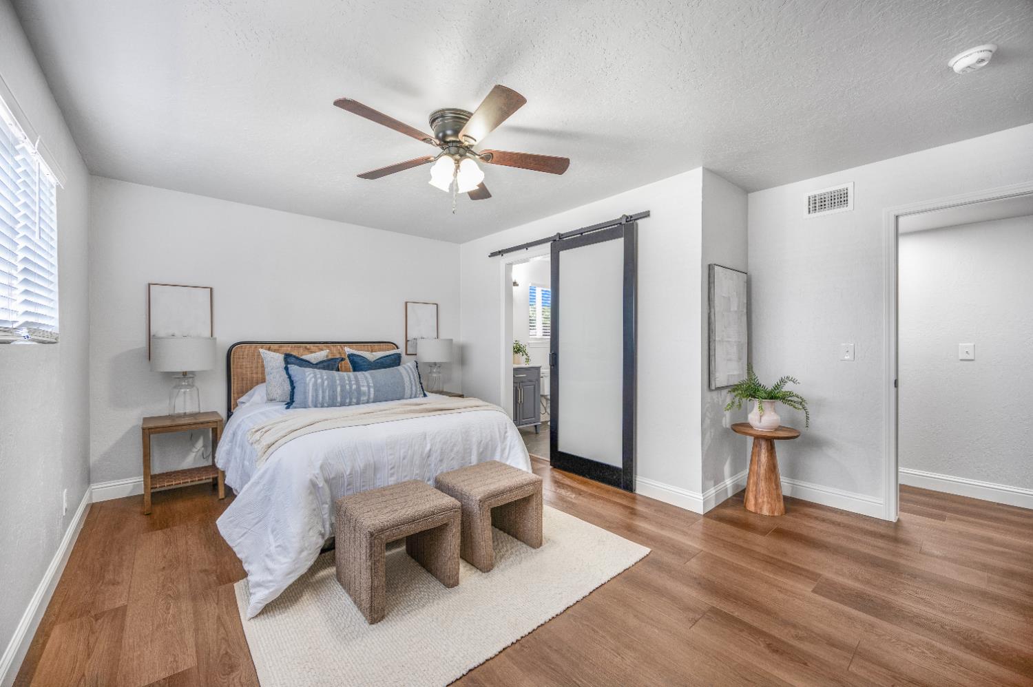 1521 Stanford Ave, Clovis, CA 93611